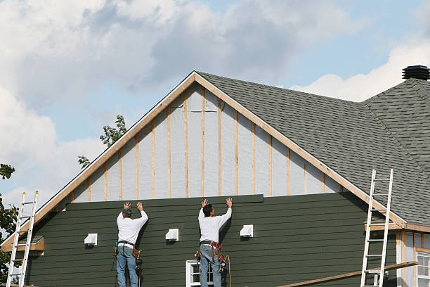 Professional Vinyl Siding technician working in Union City, IN
